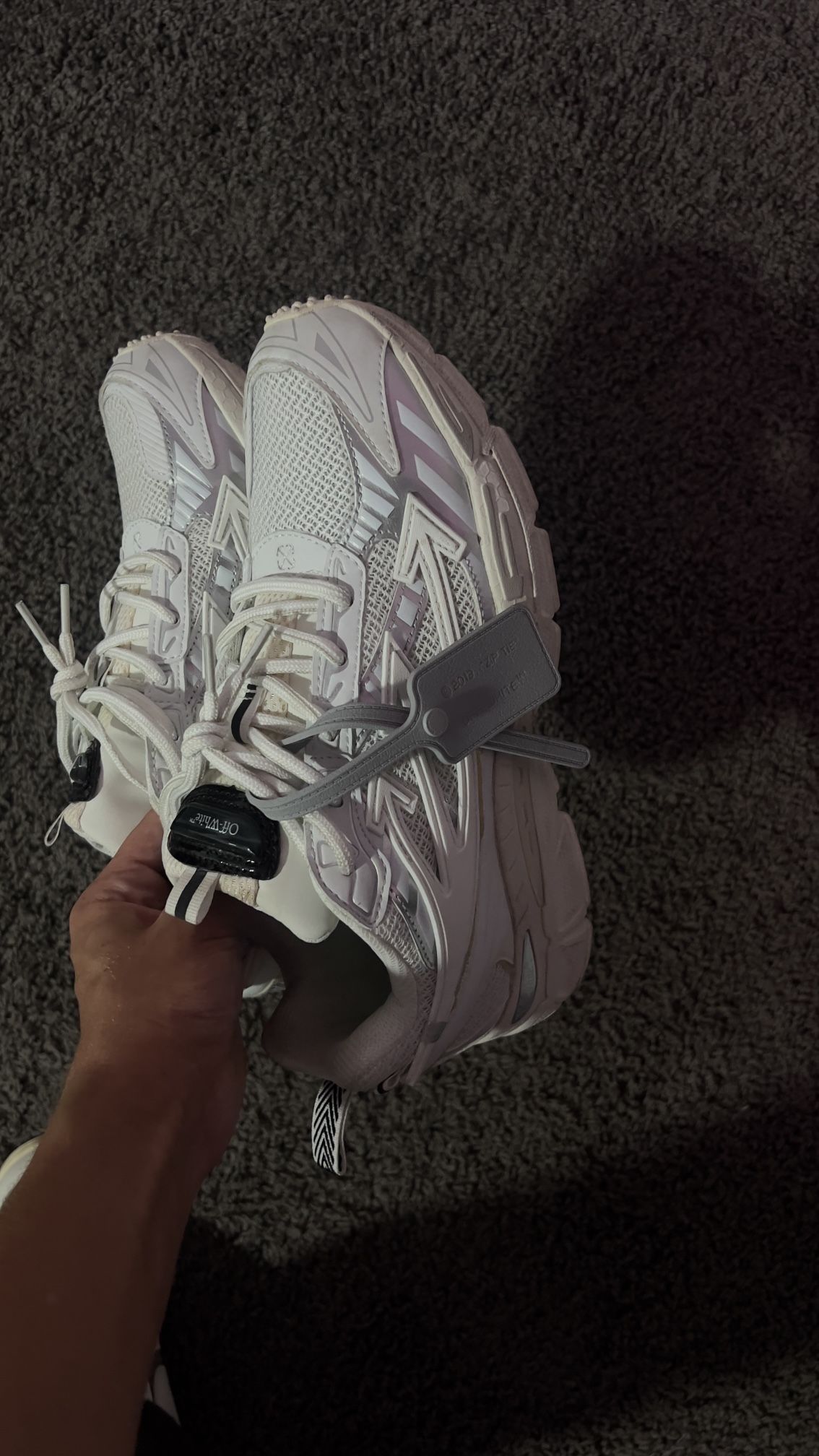 Off White “Be right back”’s