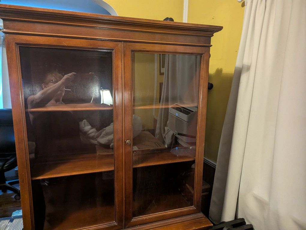 Beautiful wooden China Cabinet 