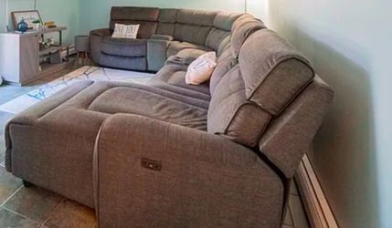 5-Piece Sectional – Perfect for Family Room –Like New