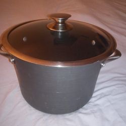 CALPHALON 8 QUART COOKNG POT WITH LID
