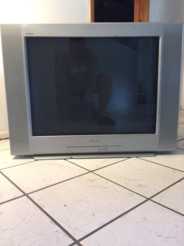 Sony Trinitron 32 inch diagonal color Television model no. KD32FS100