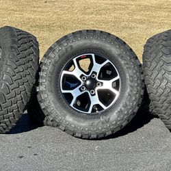 New 2022 Set of 5 Wheels 17” Jeep Wrangler Rubicon factory Rims 5x127 Gladiator JL A/T Tires JK