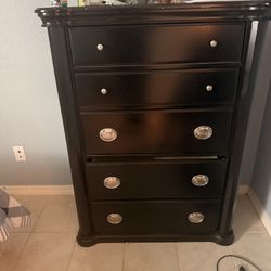 Sturdy Dresser