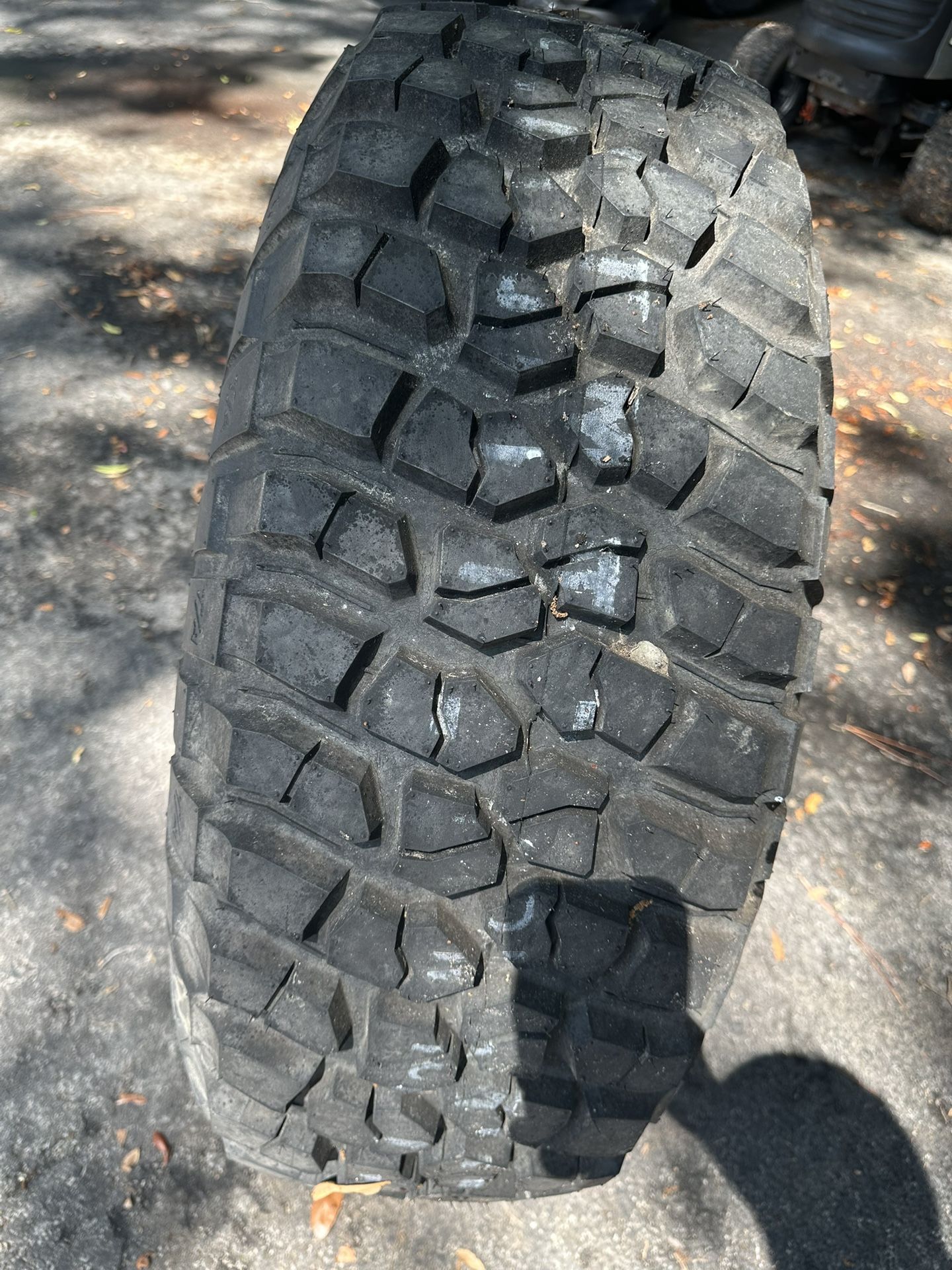 35x12.50r15 BFG Mud Terrain Tire