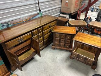 Bedroom dresser/nightstand set w mirror