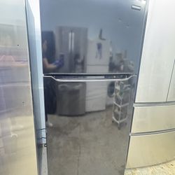 Frigidaire Refrigerator 30 Inches 