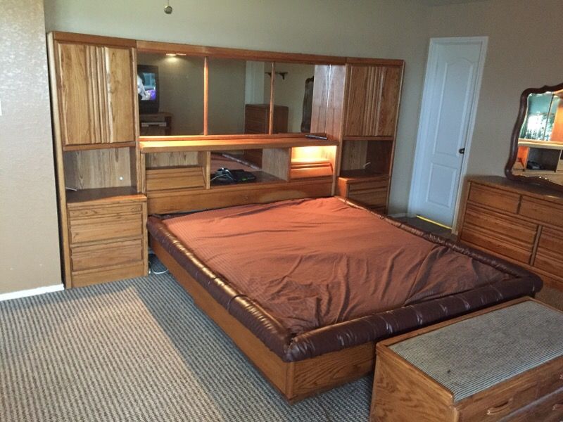 Blackhawk Oak hardwood 8 pc Bedroom set