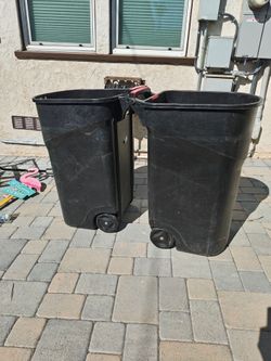 Rubbermaid Garbage Bins