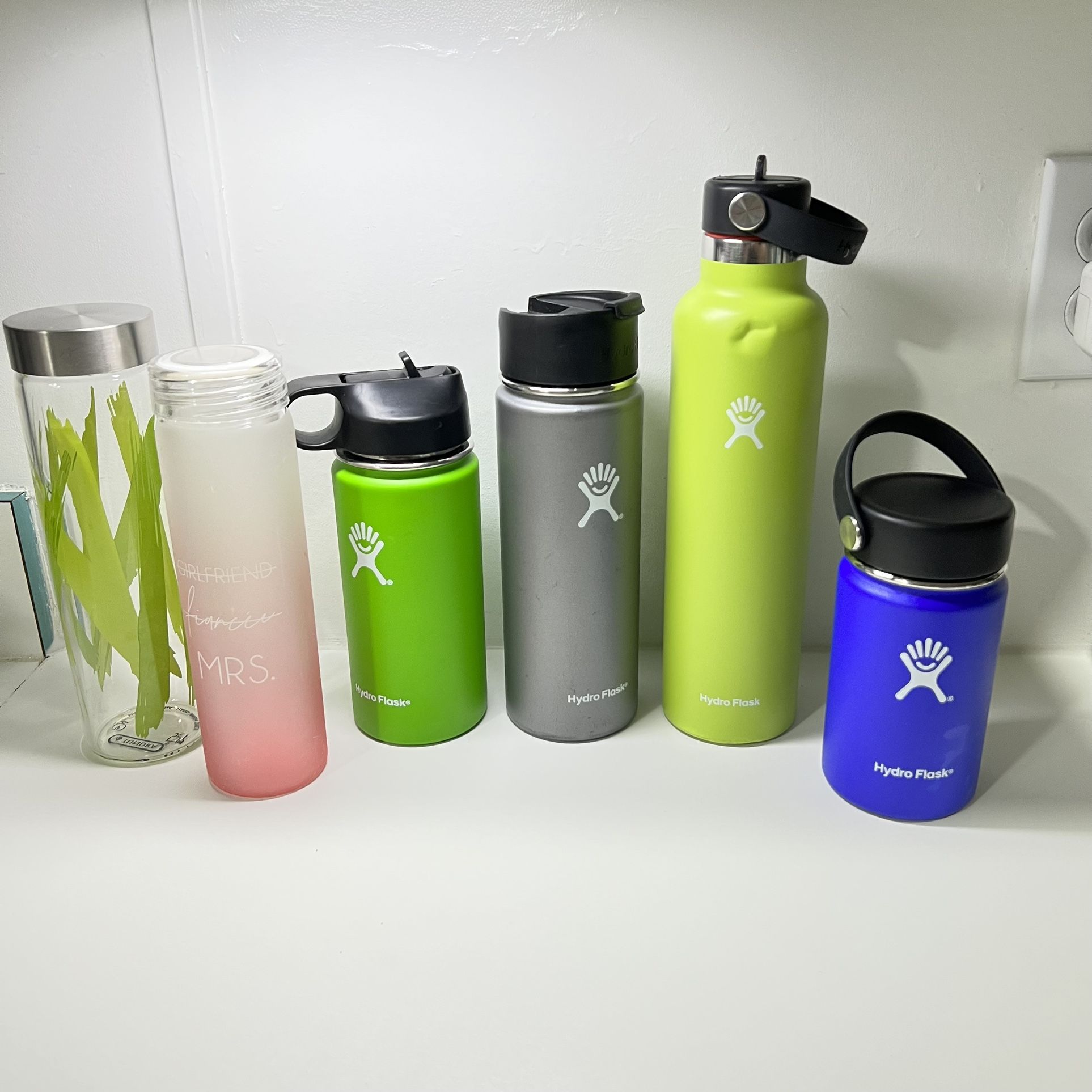 Hydro flask water bottle lime green color Details in the photos