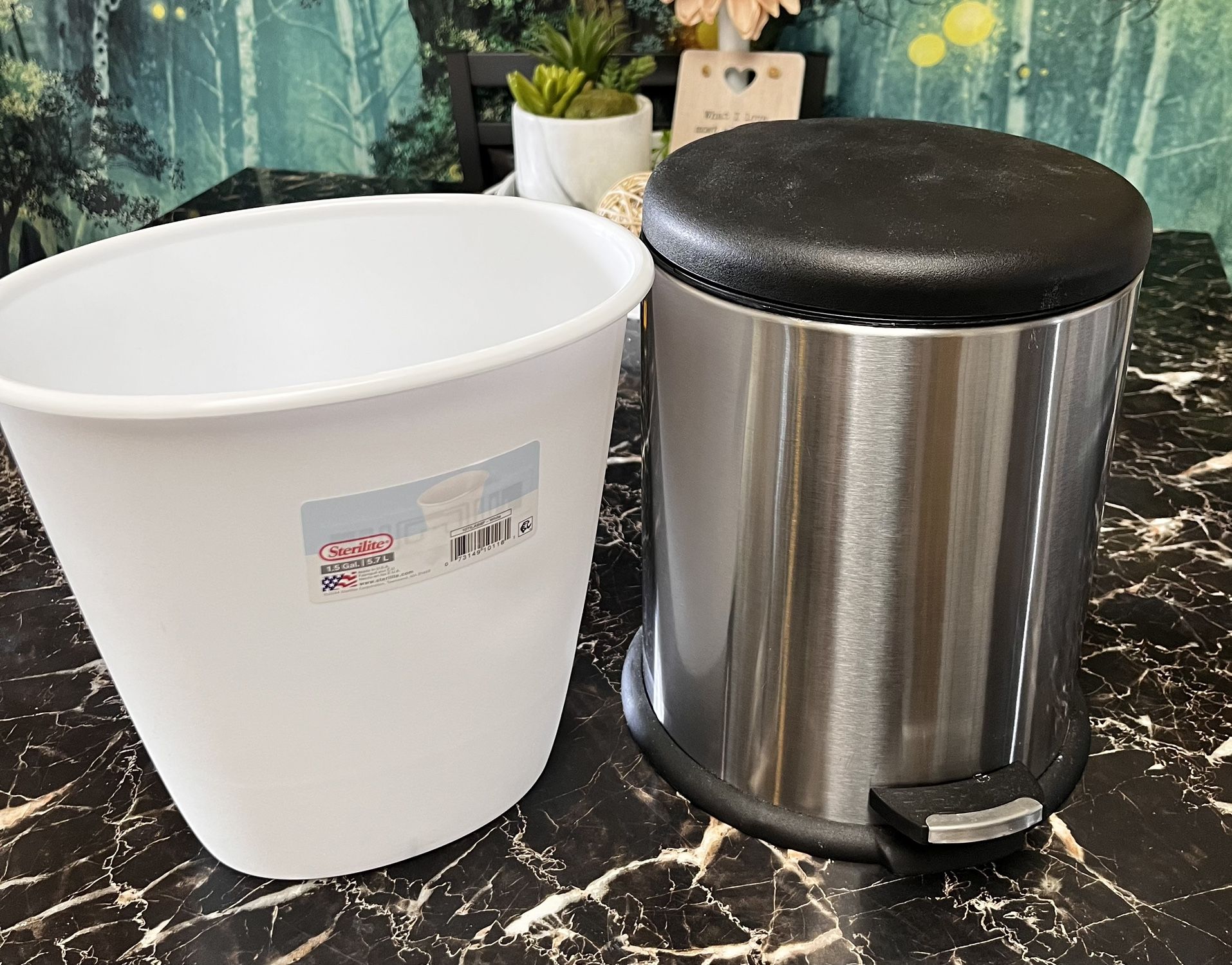 Two 1.5 Gal Garbage Cans.  Like New!   