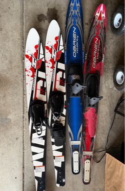 2 Pairs of Water Skis
