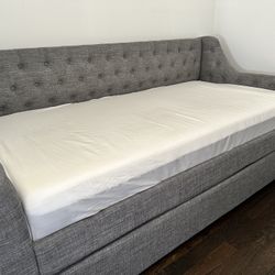 Corbridge Twin Solid Wood Daybed With Trundle