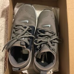 7.5 Womens Nike Training Shoes Grey 