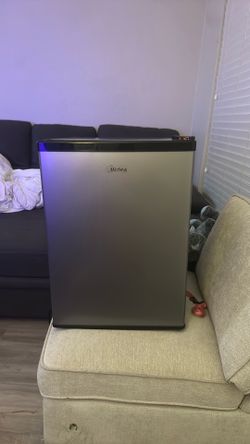 Midea mini fridge
