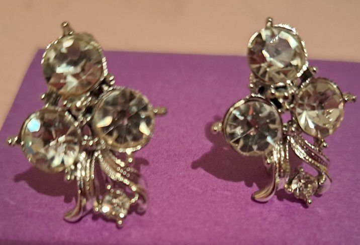 Vintage Crystal Rhinestones Clip-on Earrings 