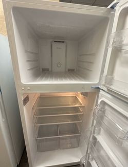 Kenmore Top-Freezer Refrigerator – Excellent Condition / Moving Sale