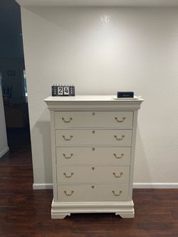 Broyhill Dresser
