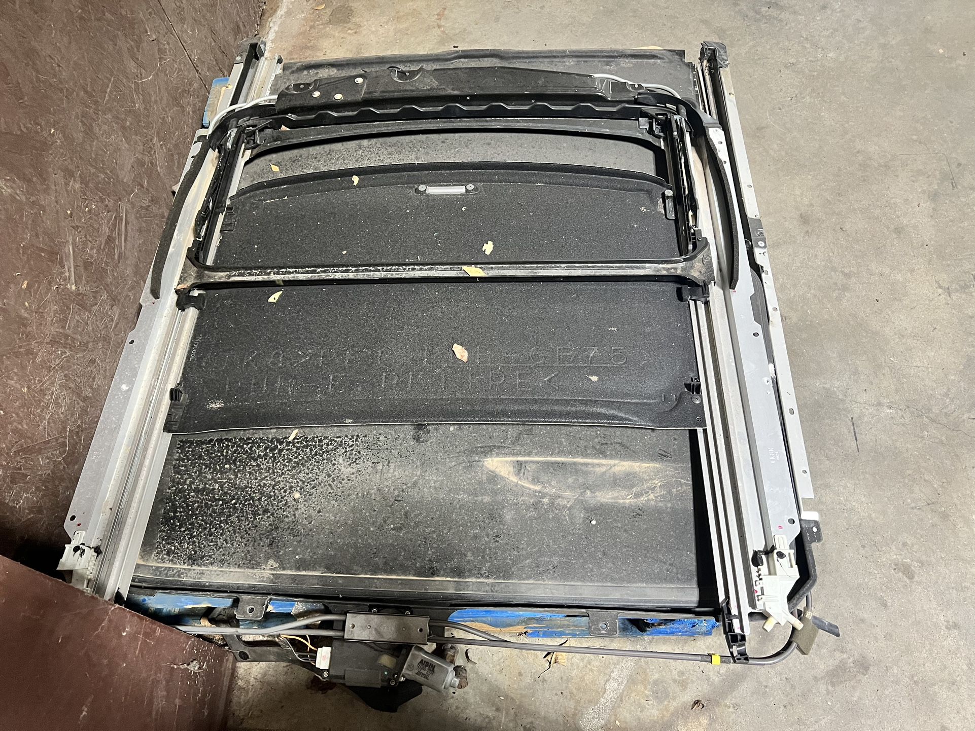 Hummer H2 Sunroof Assembly Complete With Glass