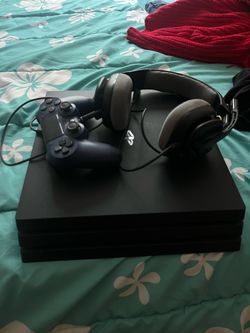 PlayStation 4 pro and headset