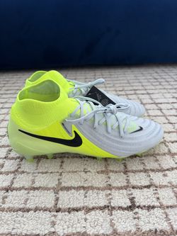 New Nike Phantom Luna 2 Elite AG Soccer Cleats