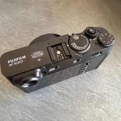 Fujifilm X100V Black 26MP Camera Lightly Used