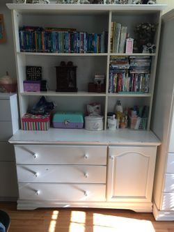 Bedroom dresser and hutch