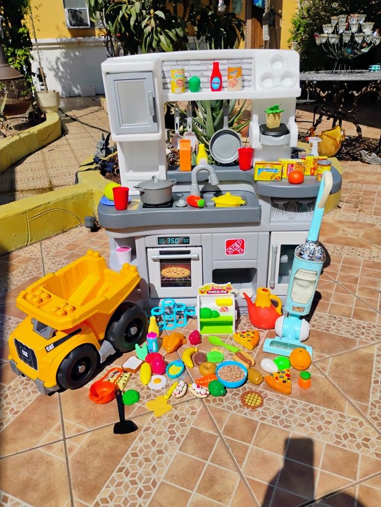 Kids Kitchen... Included Everything Toys