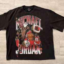 Men's Jordan Flight Essentials Photo Graphic HM7131-010 Black Varsity Red Oversized Tee T-Shirt Size Large New with Tags