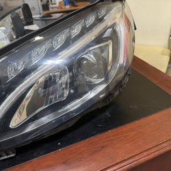 W205 drivers side headlight ( Led + Static )