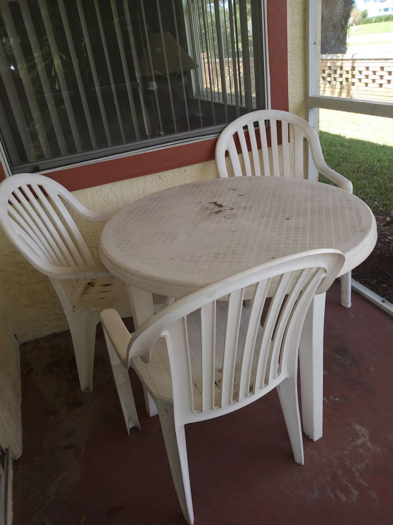 Plastic table with 4 chairs