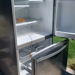 Refrigerator-Freezer: Whirlpool, 22 Cubic Feet,  Stainless Steel