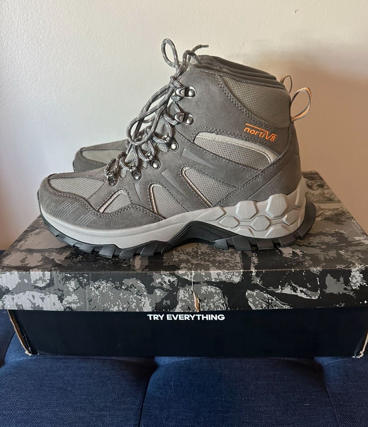 Hiking boots Men’s 8.5 Or Woman’s 10