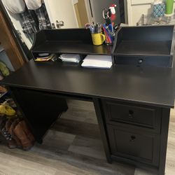 Black Desk