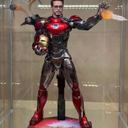 HOT TOYS IRON MAN MARK 47