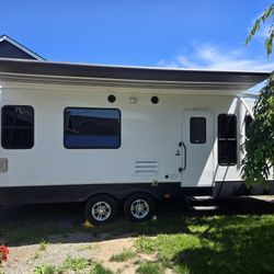 2010 Fuzion Toy Hauler 