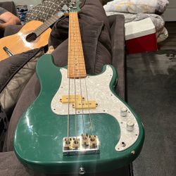 1980 B-pass Electric Guitar And Guitar Player