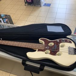 Traveler Guitar TB-4P Electric Travel Bass Pearl White