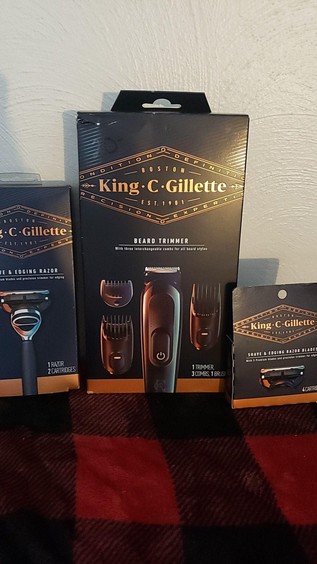 King beard trimmer and razor with blades