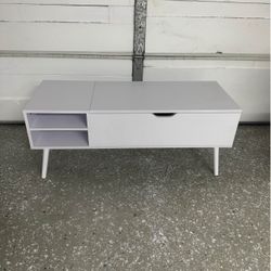 Coffee Table With Lift Top ( New Condition ) 
