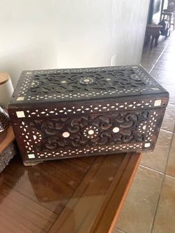 Storage box mother of pearl from India