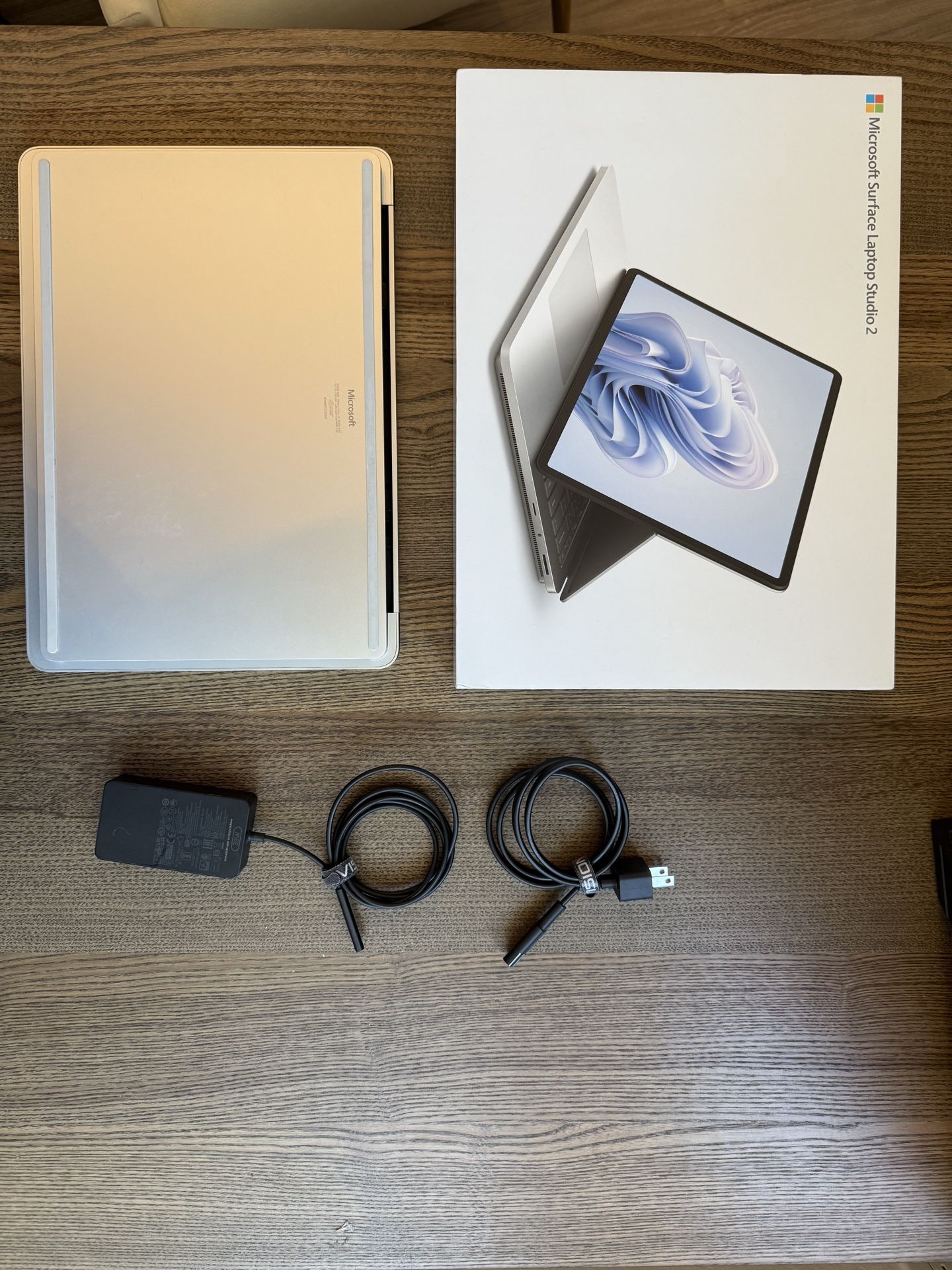 LIKE NEW Microsoft Surface Laptop Studio 2 – i7 / RTX 4050 – 16GB 