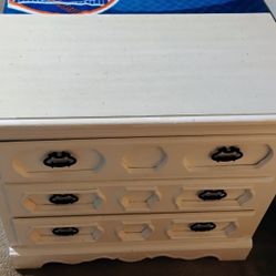 Dresser 3 Drawers