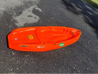 Kids 6’ Kayak and paddle