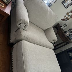 CHAIR WIT OTTOMAN(PICK UP IN PRINCETON TEXAS)