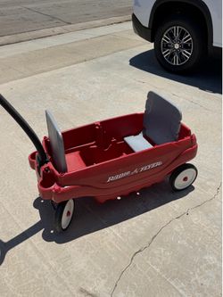 Radio flyer family wagon