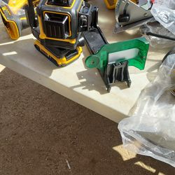 DEWALT
20V 3-Beaт 360-Degree 3-
Plane Laser Level (Tool Only)