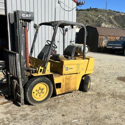 Caterpillar 50 5000lbforklift. Works Fine But Has Leaky Cylinder. First $3000 Cash Takes It