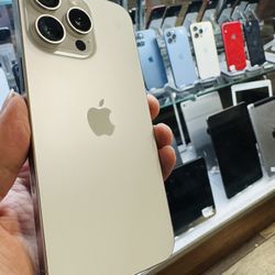 Like New Unlocked iPhone 15 Pro Max - Desbloqueado