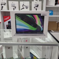 Apple 2022 Macbook Pro ☆13in, M2 Chip, 16gb, 512gb ☆