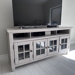 TV Stand – Like New!
